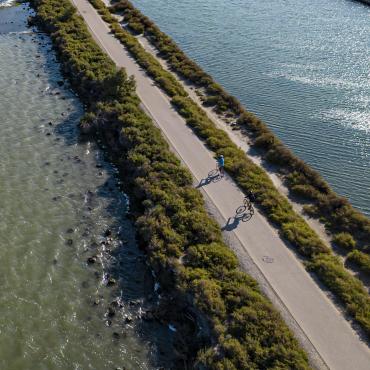 avignon to sète by bike: mediterranean pearls