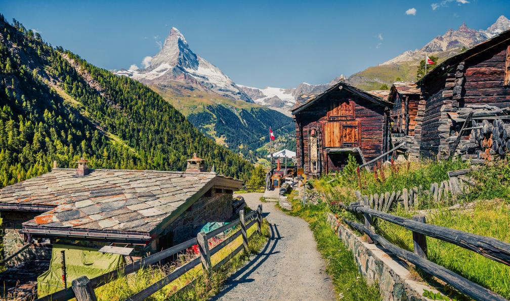 Andrew Mayovskyy - shutterstock - Zermatt et le Cervin en arrière plan, Suisse - Complete Walker's Haute Route : Chamonix - Zermatt switzerland-alps-complete-walkers-haute-route