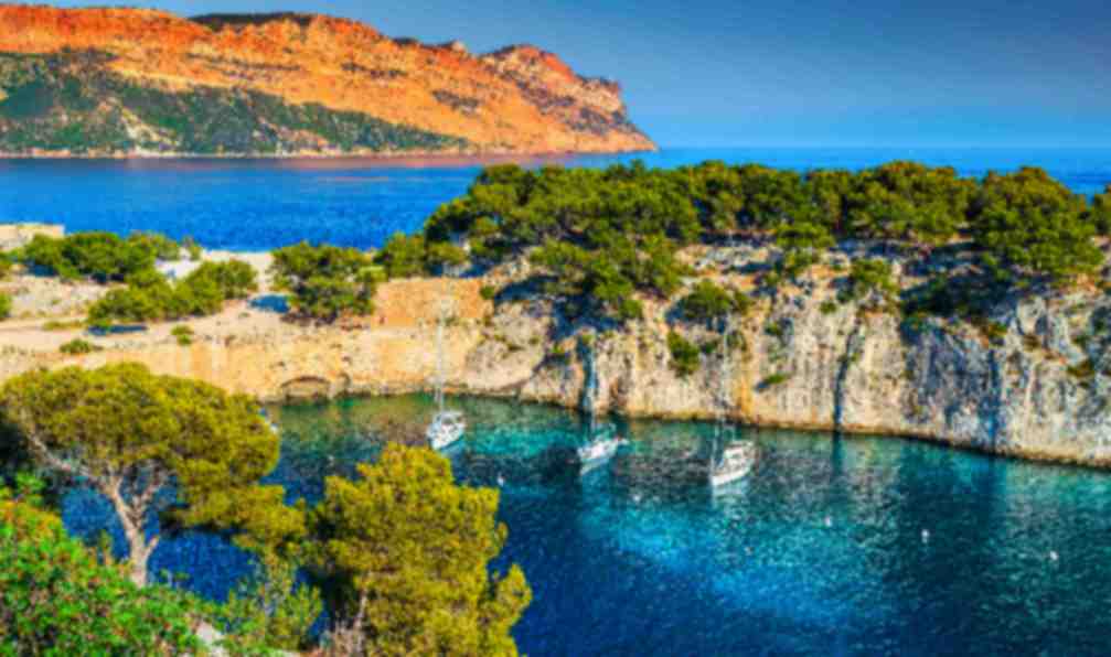 provence-hiking-in-provence-famous-calanques-of-cassis