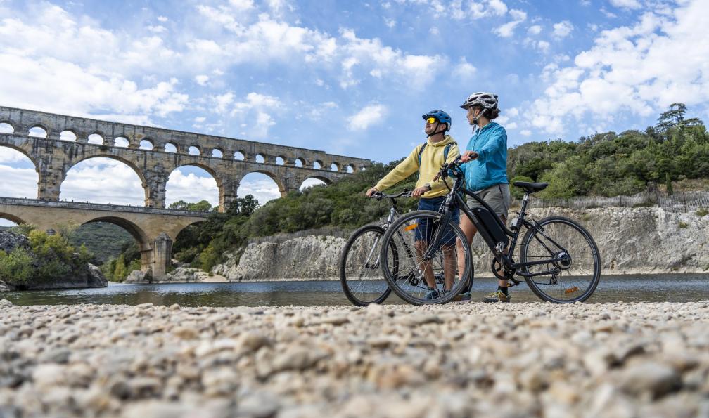 Lefebvre - Ulysse - Cyclistes au pont du Gard, France - Cycling in Provence & Cevennes provence-cycling-in-provence-et-cevennes