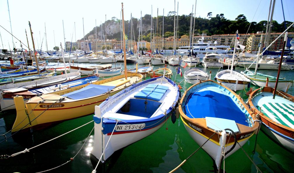 Kerloch - Ronan - Bateaux de pêche dans le port de Nice, France - Côte d'Azur: Gardens & Heritage provence-cote-d-azur-coastal-walks-et-gardens