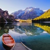 © DieterMeyrl - Istock - Lago di Braies, Italie dolomites lago di braies tre cime
