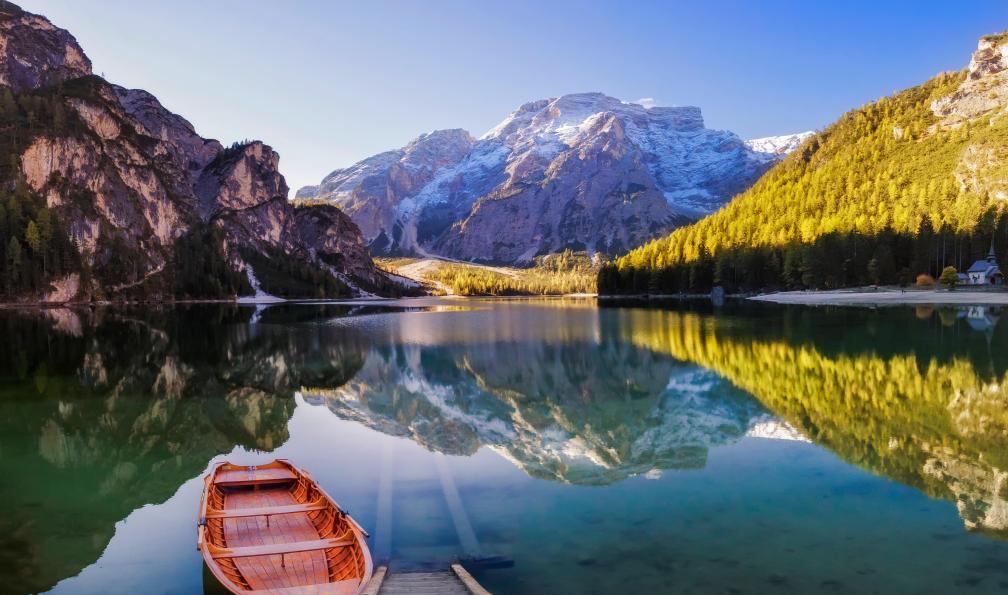 DieterMeyrl - Istock - Lago di Braies, Italie - In the heart of the Dolomites dolomites-dolomites-lago-di-braies-tre-cime